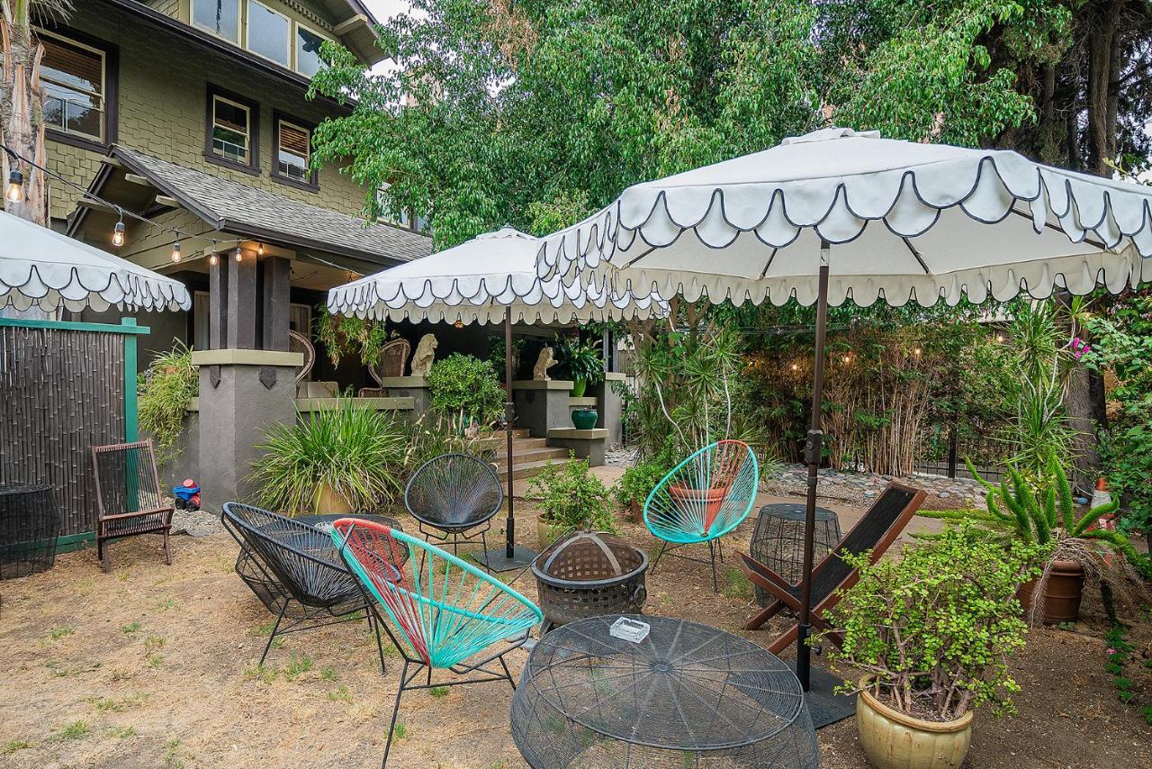 Hollywood Bed & Breakfast